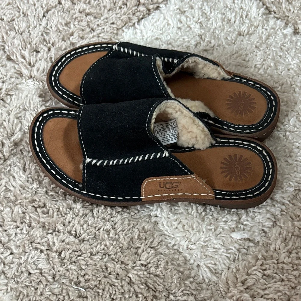 UGG Lil Spinner Black and Tan Sandals